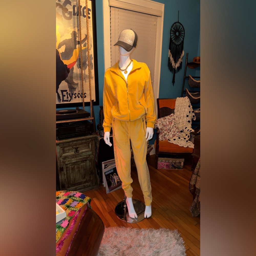 😊 Rebel Minds Velour Tracksuit 😊